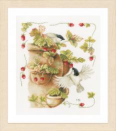 PN-0168599 Набір для вишивки хрестом LanArte Strawberries & Birds "Полуниця та птахи"
