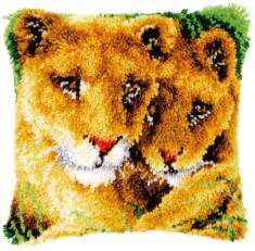 PN-0147954 Набор для вышивания ковровая техника Lioness and Cub Львы 40х40 (подушка)